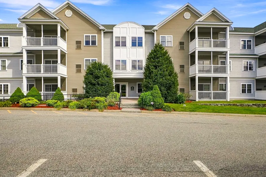 2201 Briarwood Village #2201, Clinton, MA 01510 - #2