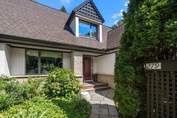 279 Nahanton St #279, Newton, MA 02459