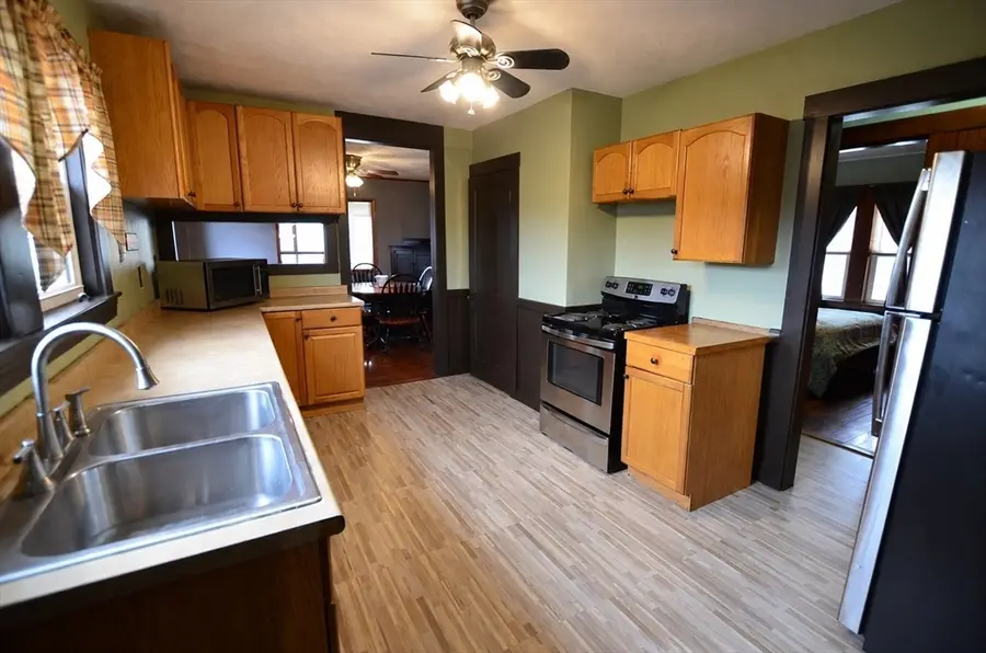 21 Avalon St, Stoughton, MA 02072 - #3