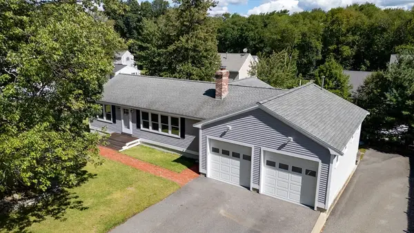 32 Lantern Ln, Burlington, MA 01803