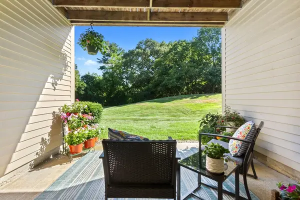 4 Duck Pond Rd #206, Beverly, MA 01915