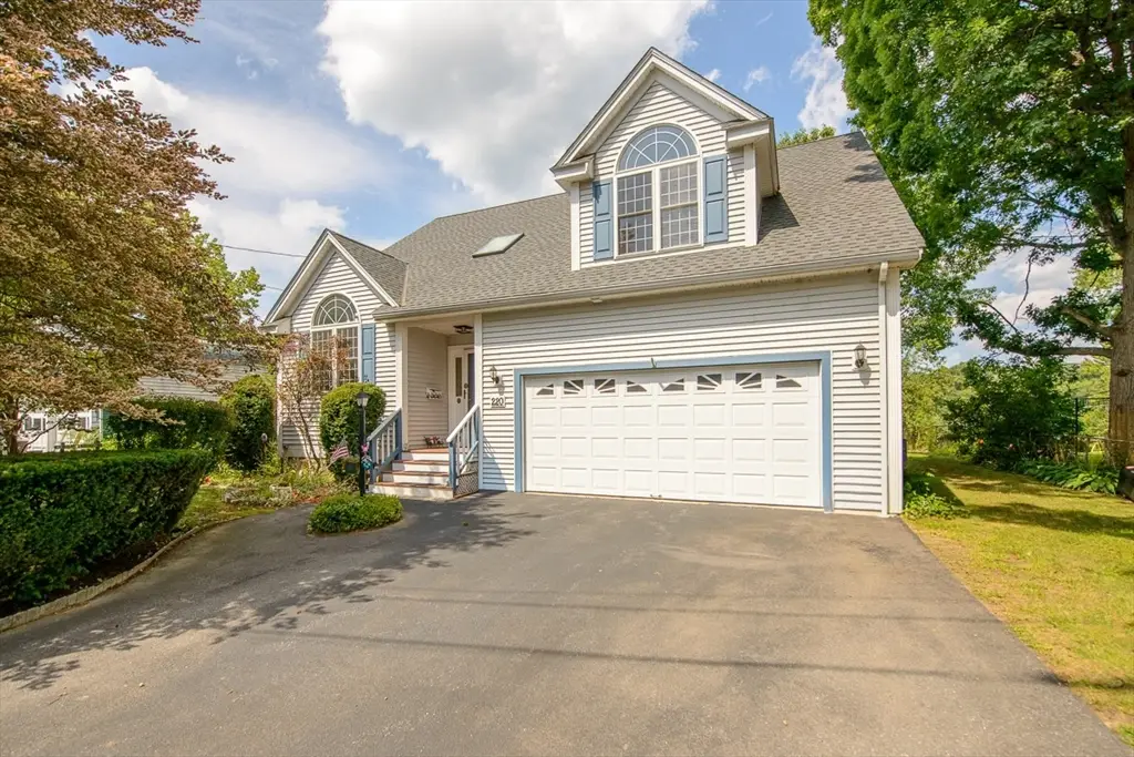 220 River Rd, Lowell, MA 01852 - #1