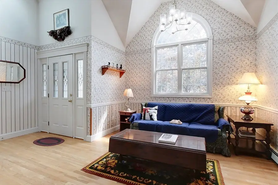 220 River Rd, Lowell, MA 01852 - #3