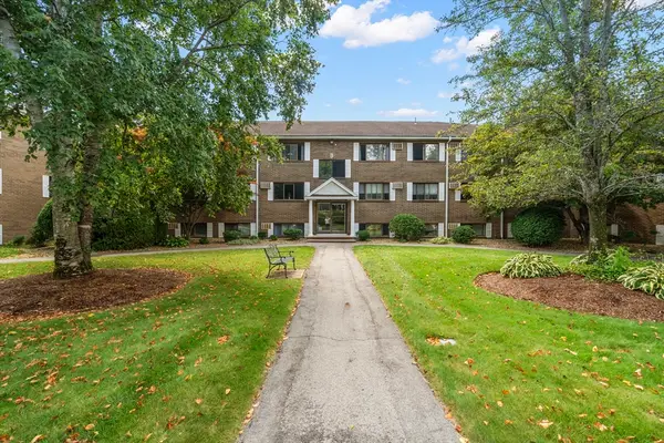 45 Macy St #303B, Amesbury, MA 01913