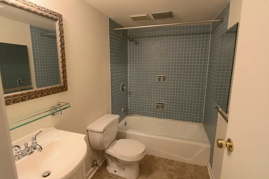 36 Williamsburg #36, Springfield, MA 01108 - #2