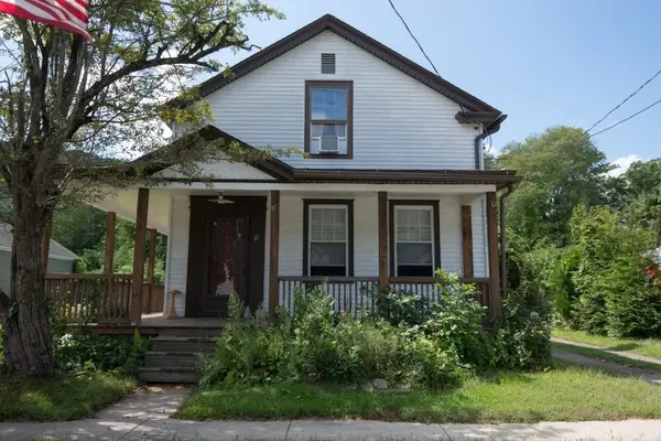 11 Maple St, Chester, MA 01011