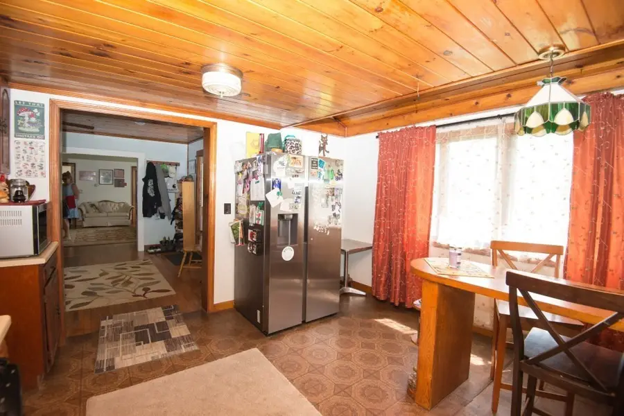11 Maple St, Chester, MA 01011 - #3