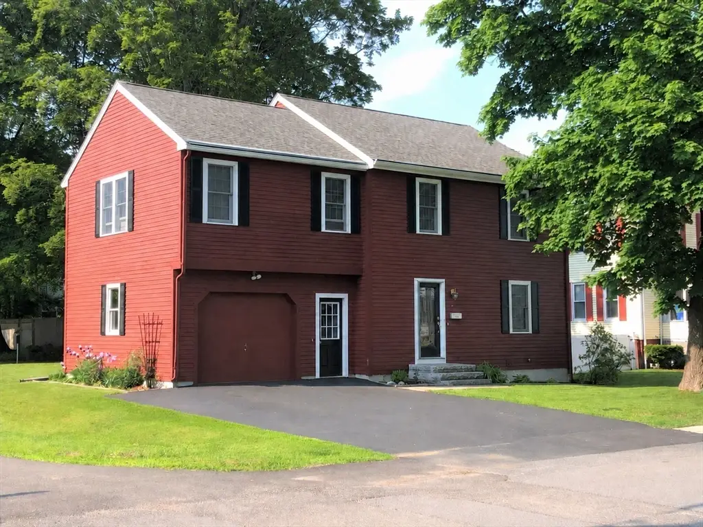 21 Chester St, Amesbury, MA 01913 - #1