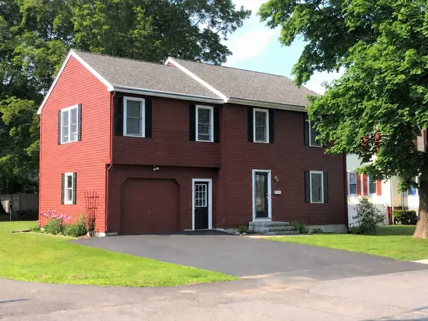 21 Chester St, Amesbury, MA 01913