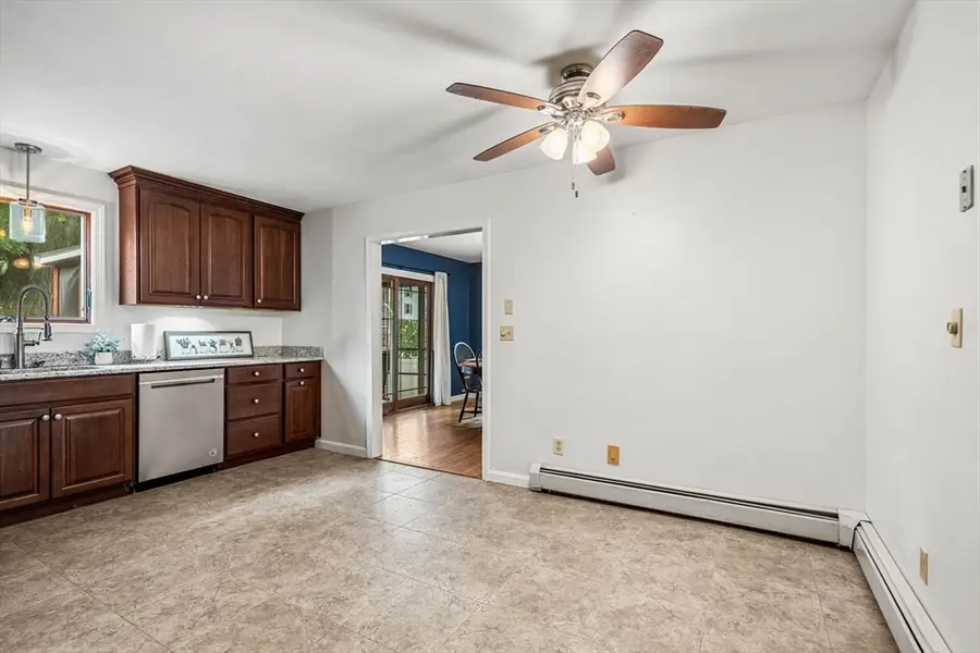 21 Chester St, Amesbury, MA 01913 - #3