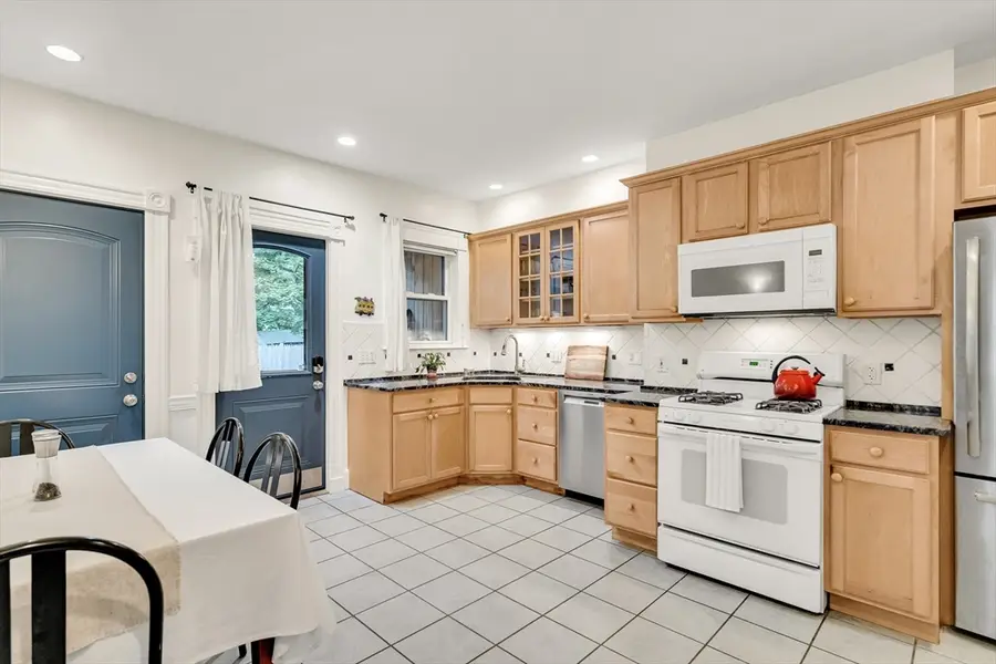 124 Chestnut St #1, Brookline, MA 02445 - #2