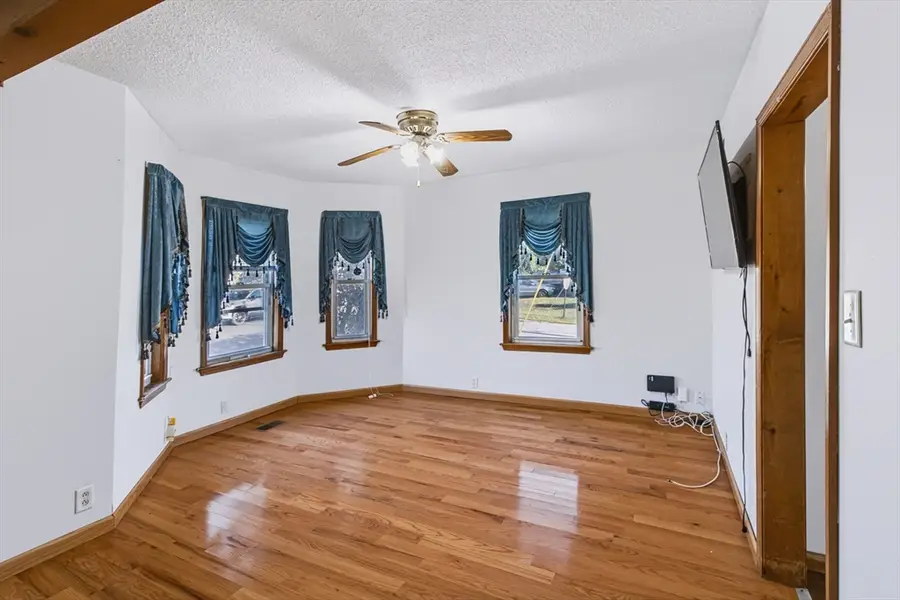 112 Quebec St, Lowell, MA 01852 - #3
