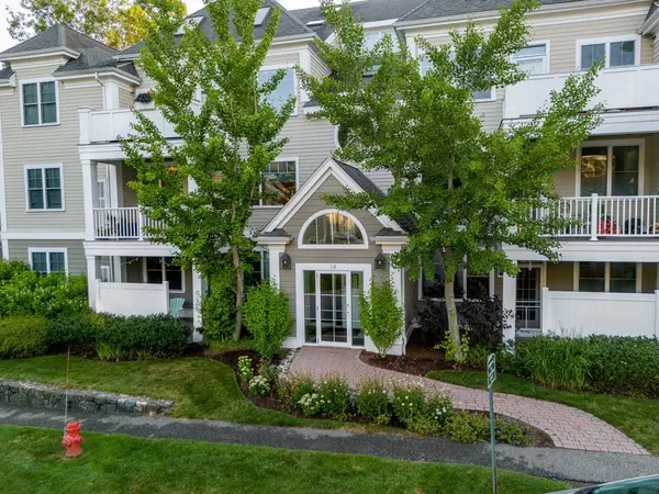 122 Johnson Woods Dr #103, Reading, MA 01867
