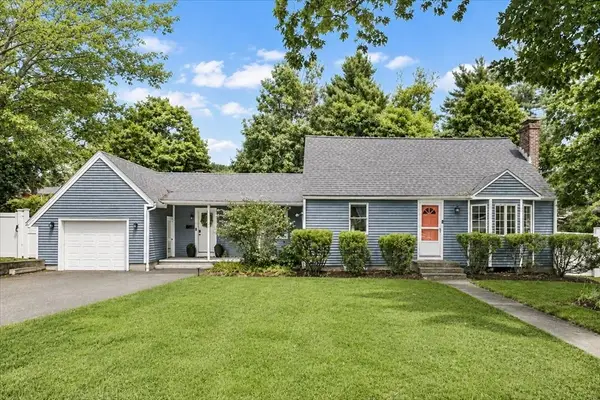 17 Hale Rd, Walpole, MA 02032