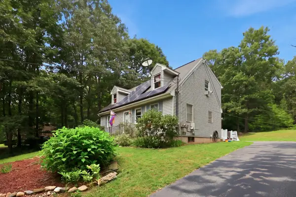 28 Old Thompson St, Palmer, MA 01069