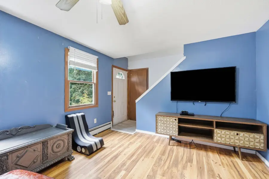 28 Old Thompson St, Palmer, MA 01069 - #2