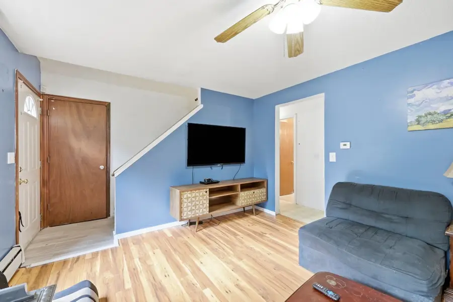 28 Old Thompson St, Palmer, MA 01069 - #3