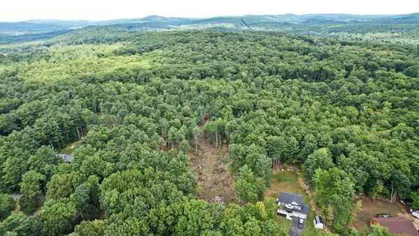 18 Country Ln, Palmer, MA 01069