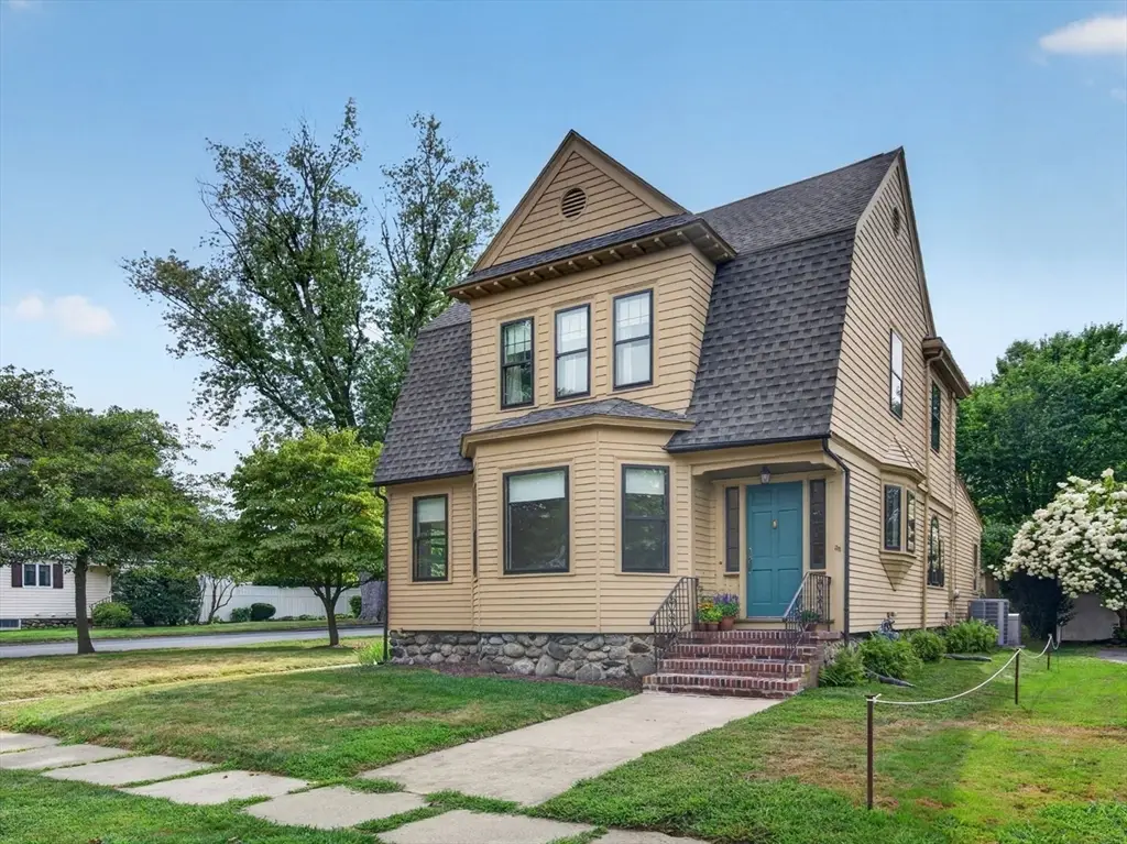 33 Lexington Ave, Haverhill, MA 01835 - #1