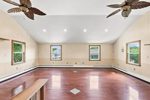 5 Pond Ln Ext, Billerica, MA 01821