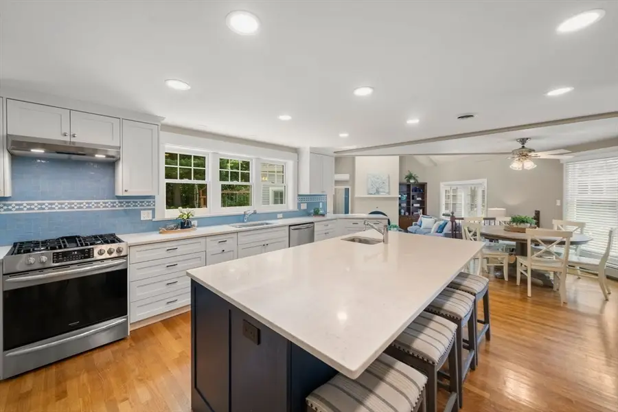 25 Clearwater Dr, Westwood, MA 02090 - #3
