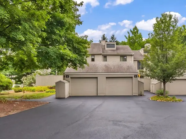 29 Mill Pond #29, North Andover, MA 01845