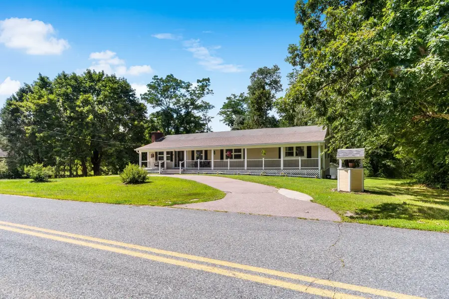 238 Chestnut St, Rehoboth, MA 02769 - #2
