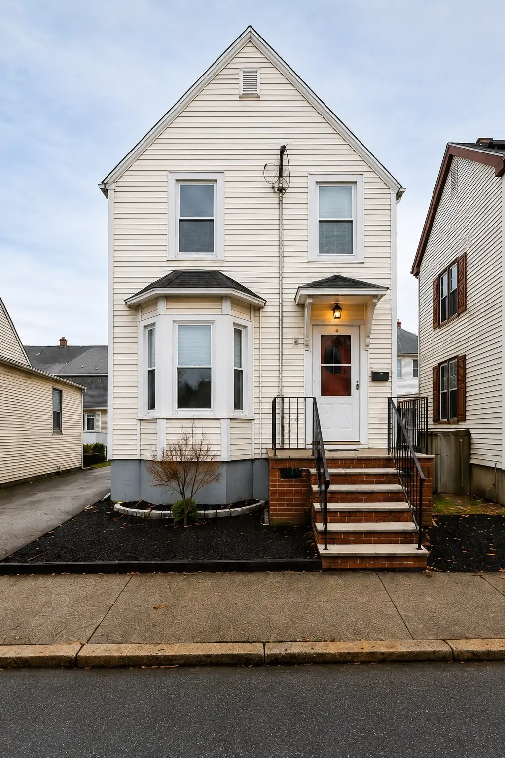 28 Everett St, Woburn, MA 01801 - #1