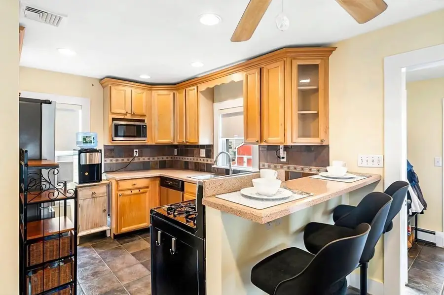 28 Everett St, Woburn, MA 01801 - #3