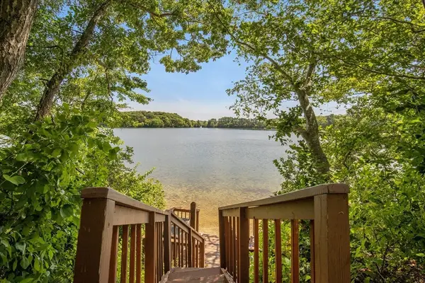 12 Sawmill Rd, Barnstable, MA 02648