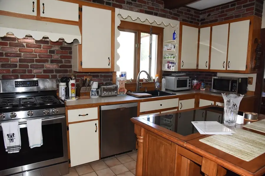 30 Atlas St, Fairhaven, MA 02719 - #3