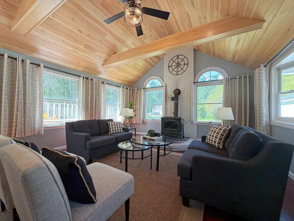 476 Pelham Rd, Dracut, MA 01826 - #1