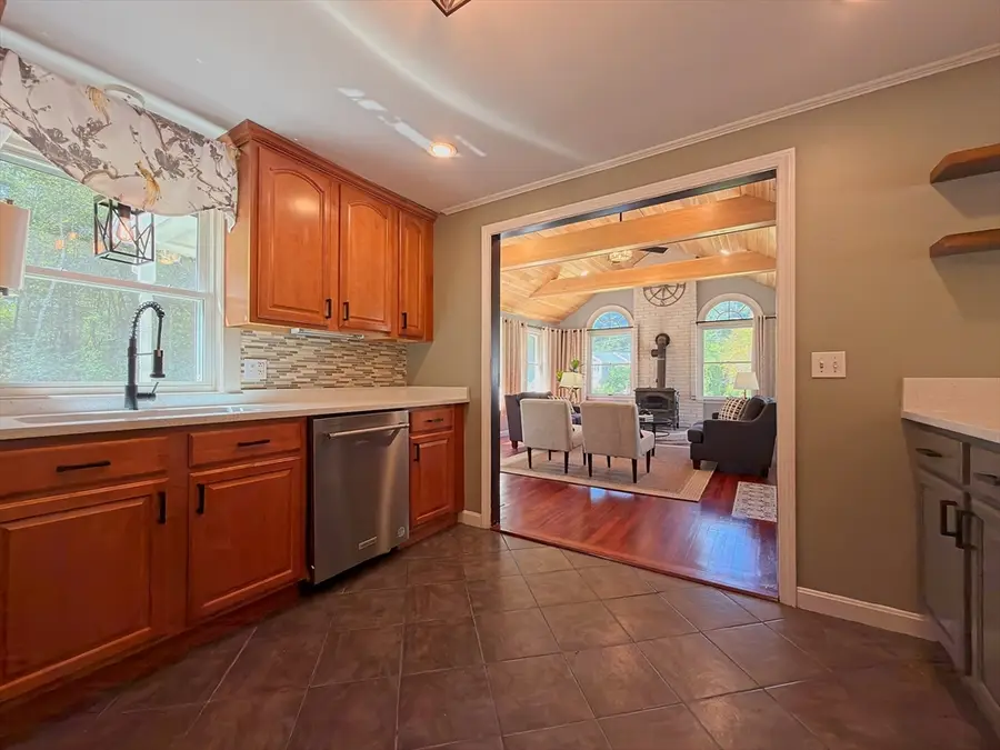 476 Pelham Rd, Dracut, MA 01826 - #3