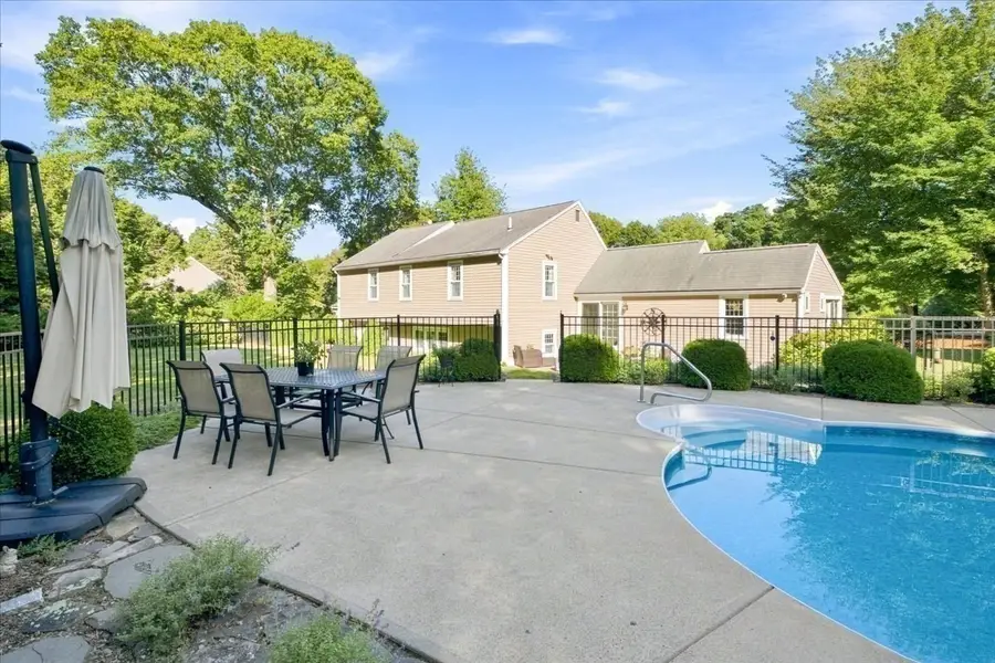 3 Copper Beech Dr, Kingston, MA 02364 - #3