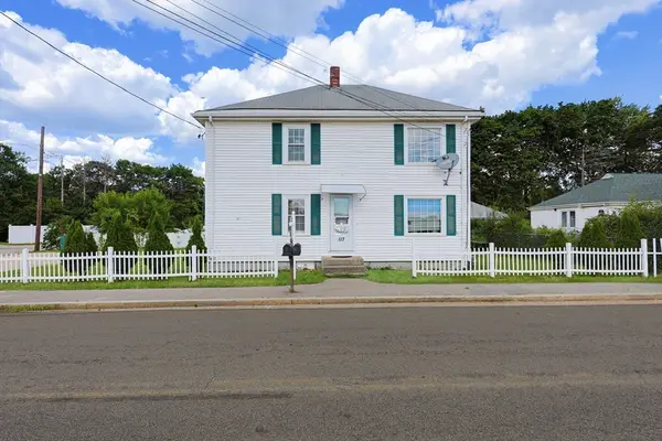 117 Bacon St, Attleboro, MA 02703