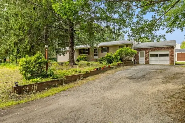 7 Crocker St, Middleboro, MA 02346