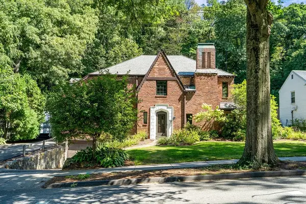 72 Beverly Rd, Brookline, MA 02467