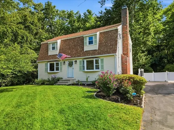 77 Briar Rd, Taunton, MA 02780