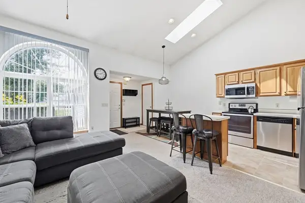 126 Brookfield Ln #126, Agawam, MA 01001