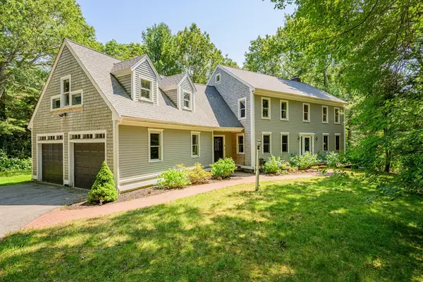 3 Sleepy Hollow Ln, Sandwich, MA 02563