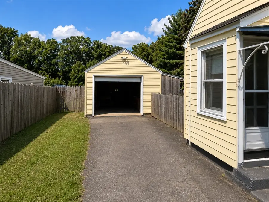 711 Newbury St, Springfield, MA 01104 - #3