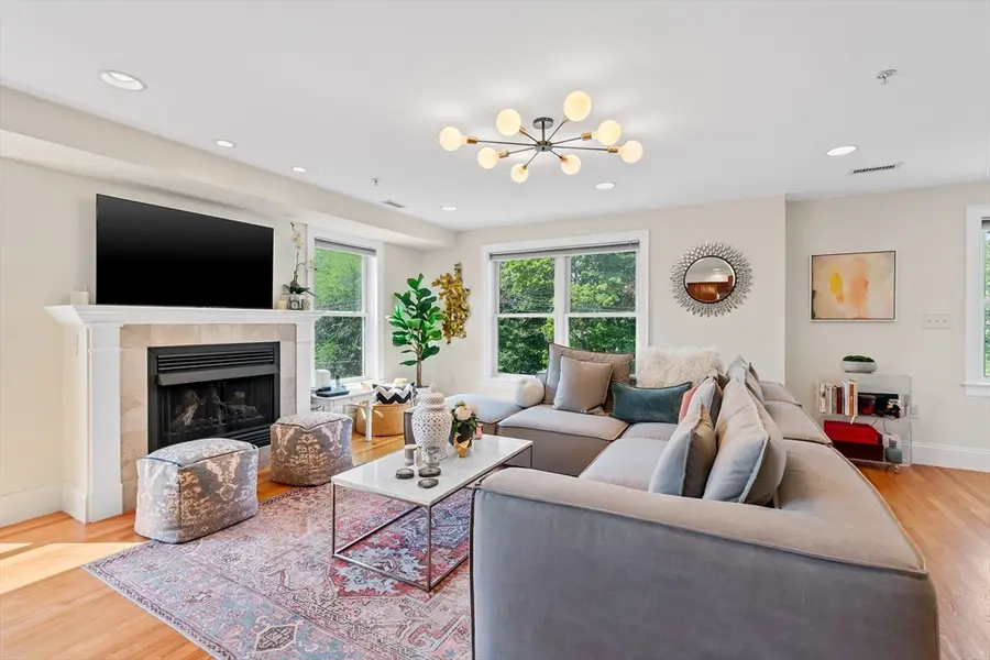 829 Lagrange St #4, Boston, MA 02132 - #3