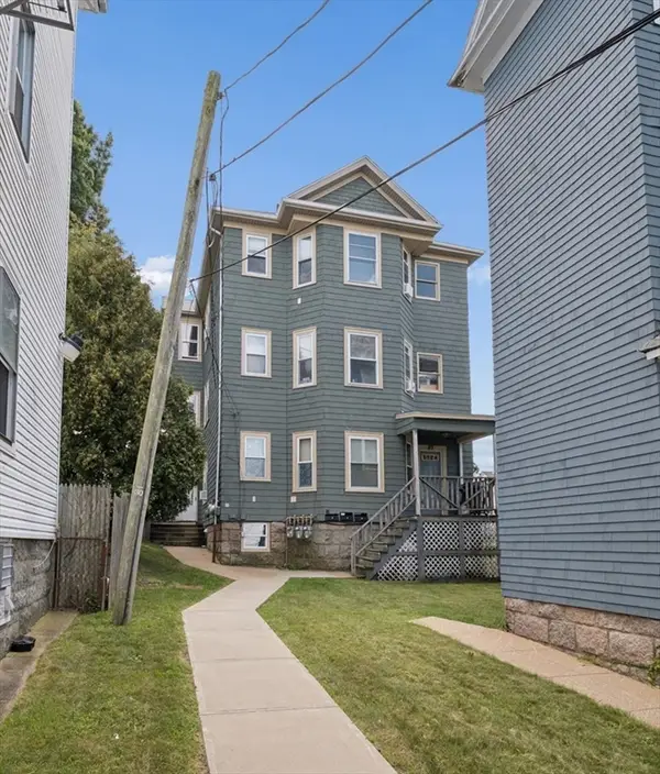 89 Rockland St, Fall River, MA 02724