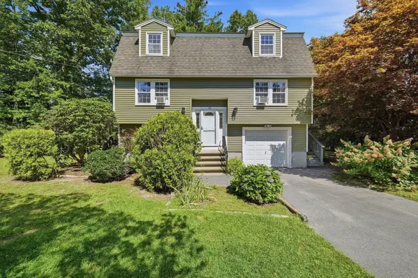 121 Regina S Dr, Tewksbury, MA 01876