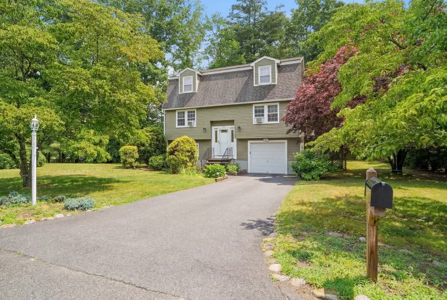 121 Regina S Dr, Tewksbury, MA 01876 - #3