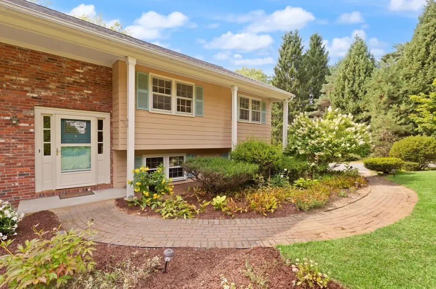 12 Old Stagecoach Rd, Bedford, MA 01730 - #2