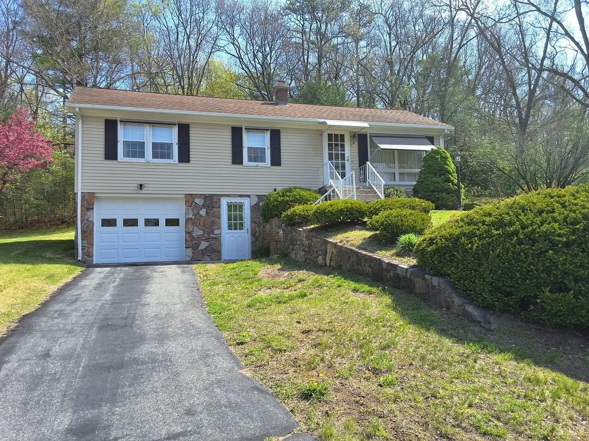 4 Emelda St, Palmer, MA 01069 - #1