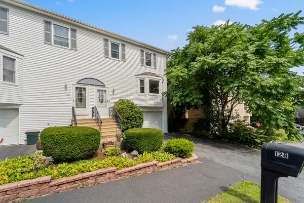 128 Orton St Ext, Worcester, MA 01604
