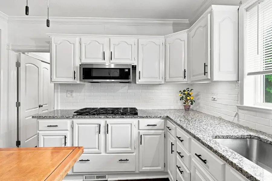 70 Pine St, Chicopee, MA 01020 - #3