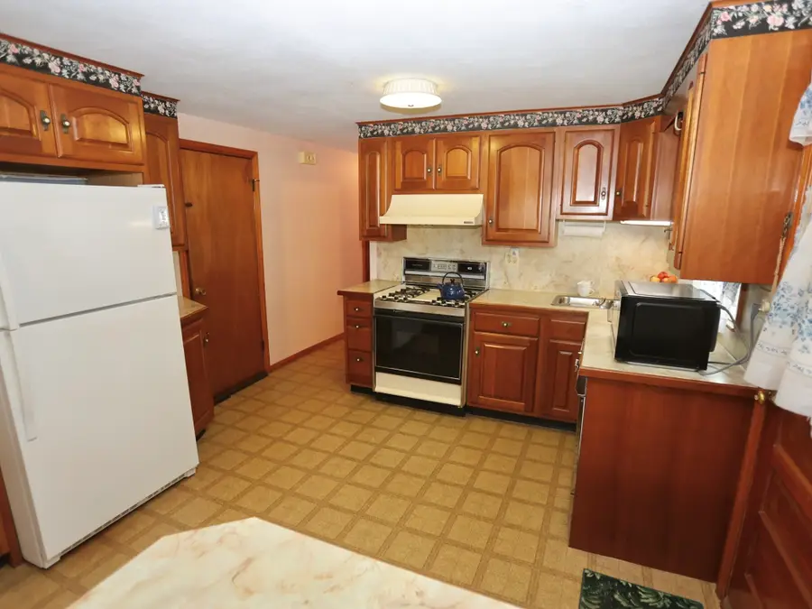 36 Revere St, Worcester, MA 01604 - #3